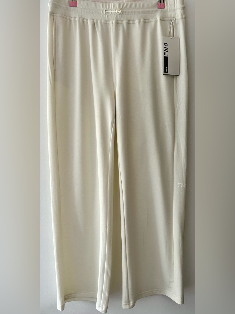 NWT - Forward With Design Cropped Wide-Leg Lightweight Jersey Pants.